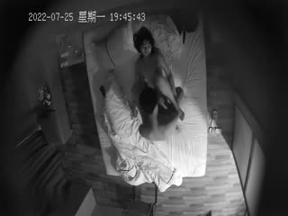 酒店偷拍年轻情侣开房妹子帮男友按摩男友给妹子舔逼还自己摸乳头刺激真他妈的骚